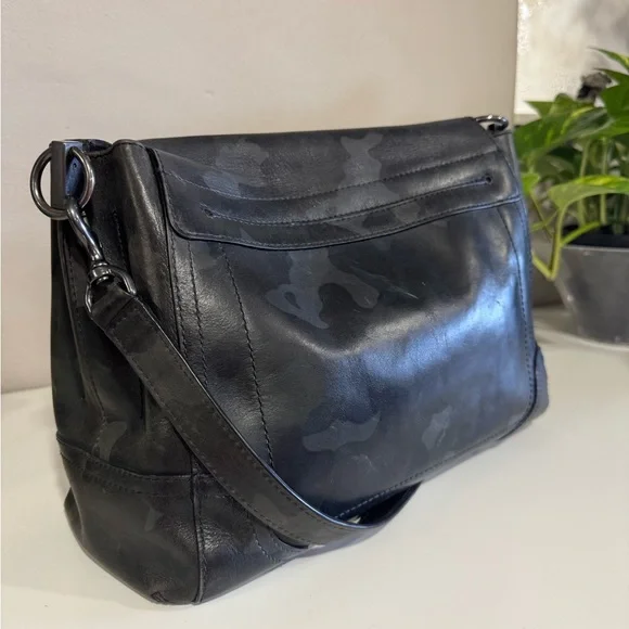 Frye Charlie Shoulder Bag real leather in Camo (black) - Picture 2 of 11